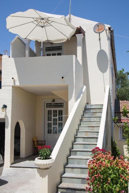 Apartments Margarita Kaizer Bridge Achílleion Exterior foto